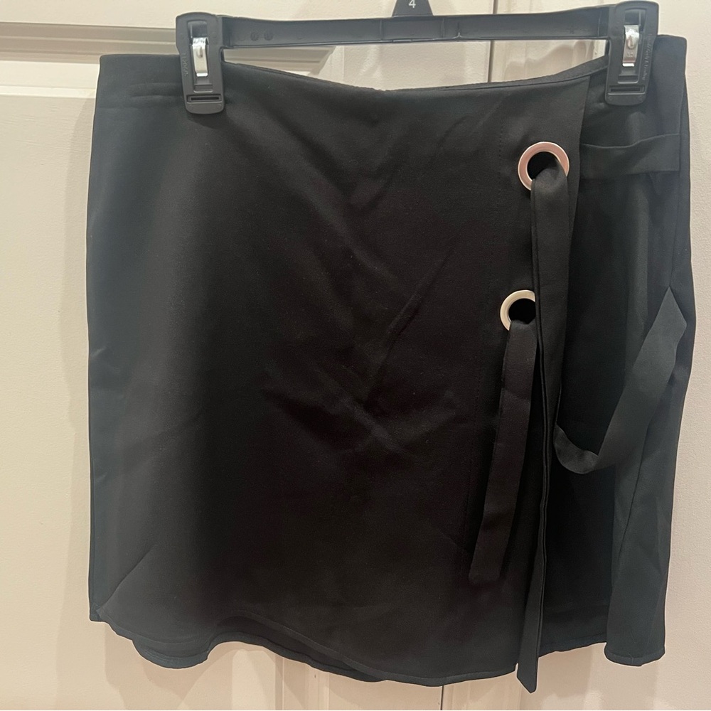 Black Skort